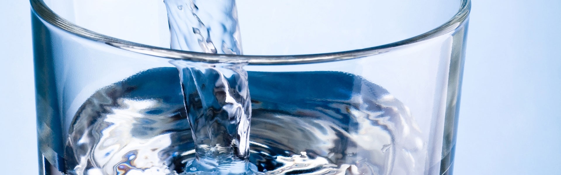 Glas mit Wasser