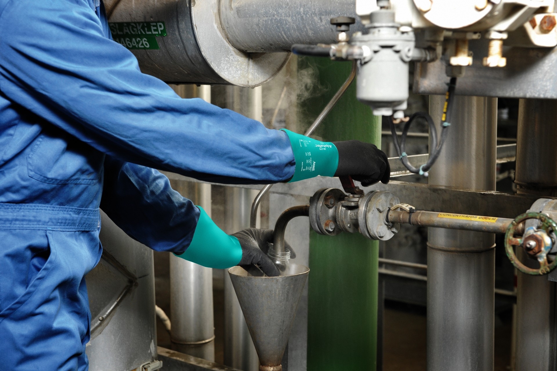 Choix de gants résistants : produits chimiques et anti-virus