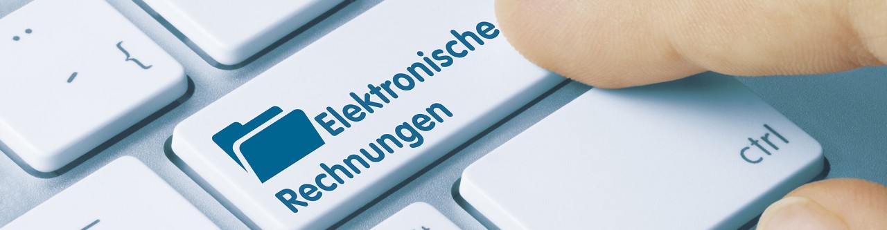 Elektronische Rechnung: Computertastatur mit Button für eBill